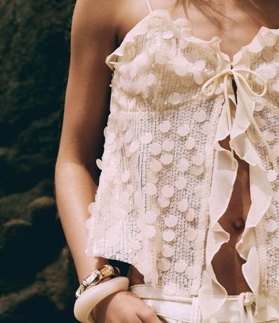 Blusa en Malla de Lentejuelas con Escote Corazón y Volados de Chiffón