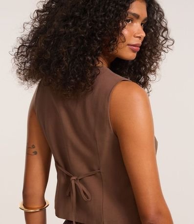 Chaleco Corto Sastre con Lazo en la Espalda y Traspase Delantero 4