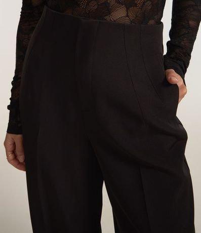 Pantalón Wide Leg en Sastrería y Recorte V en la Espalda 3