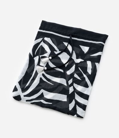 Canga Rectangular en Chiffon con Estampa de Follaje Bicolor y Saco 5