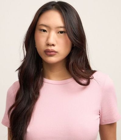 Blusa en Viscosa Texturizada y con Bajo Ondulado 3