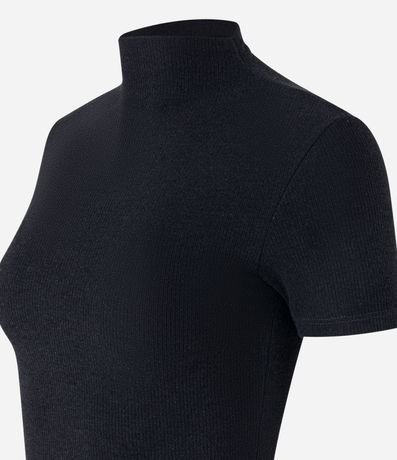 Blusa Básica Texturizada en Viscosa con Cuello Alto 6