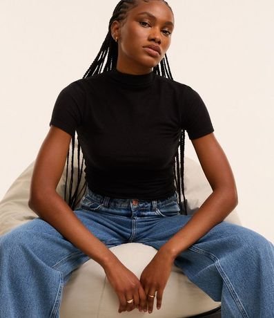 Blusa Básica Texturizada en Viscosa con Cuello Alto 1