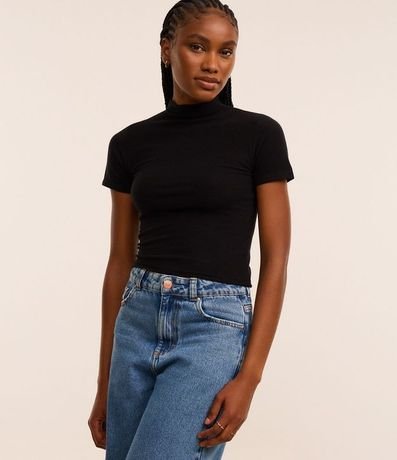 Blusa Básica Texturizada en Viscosa con Cuello Alto 4