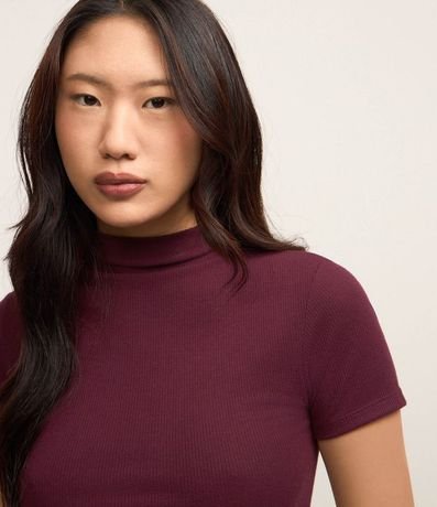 Blusa Básica Texturizada en Viscosa con Cuello Alto 3