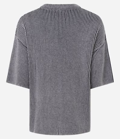 Remera Boxy en Punto Leve con Rayas y Estampado Número 99 3