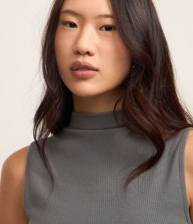 Blusa en Rib con Cuello Alto 3