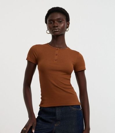 Blusa en Rib con Botones en el Cuello