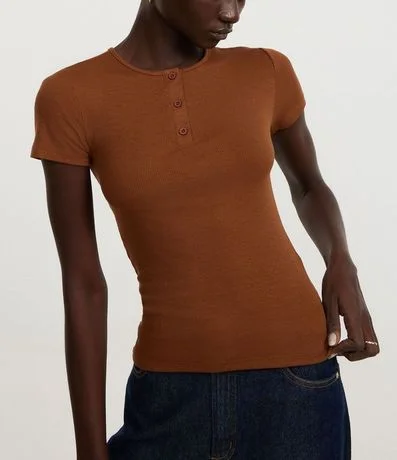 Blusa en Rib con Botones en el Cuello 4