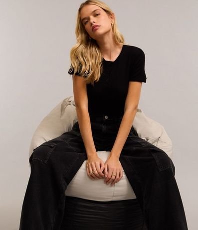 Blusa en Rib con Botones en el Cuello