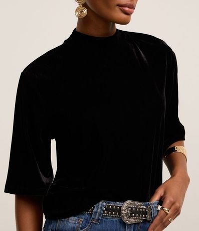 Blusa Boxy en Terciopelo con Cuello Alto 3