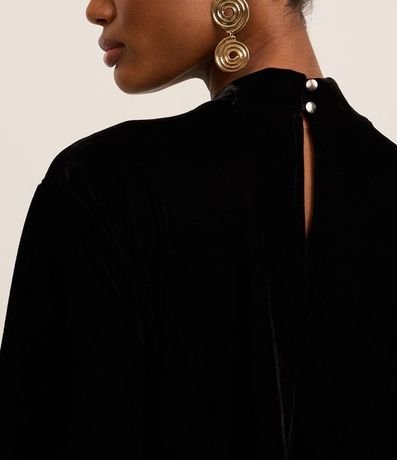 Blusa Boxy en Terciopelo con Cuello Alto 5