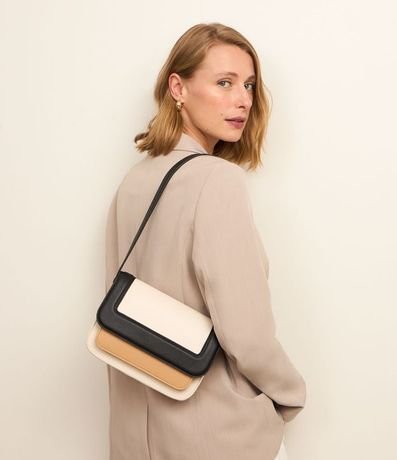 Cartera Shoulder Mediana con Tapa y Contraste de Colores 1
