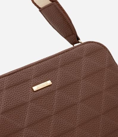 Bolsillo Transversal Mediana con Textura Embossed y Asa de Gorgorão 4