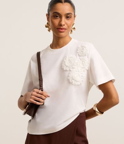 Blusa en Algodón con Flores de Tejido en el Hombro