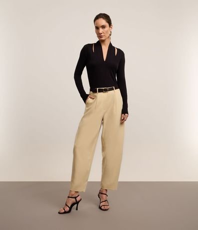 Blusa en Viscosa con Escote V y Cutout en el Hombro 2