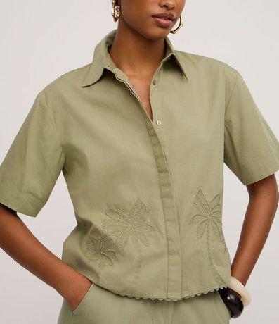 Camisa en Tricolina con Bordado de Palmeras y Ruedo Nube 4