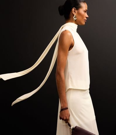 Blusa en Crepé con Pañuelo Para Lazo en el Cuello 3