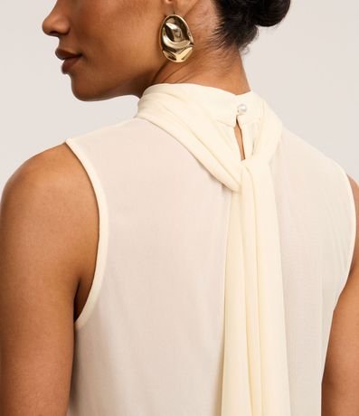 Blusa en Crepé con Pañuelo Para Lazo en el Cuello 4