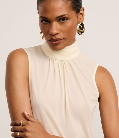 Blusa en Crepé con Pañuelo Para Lazo en el Cuello 5