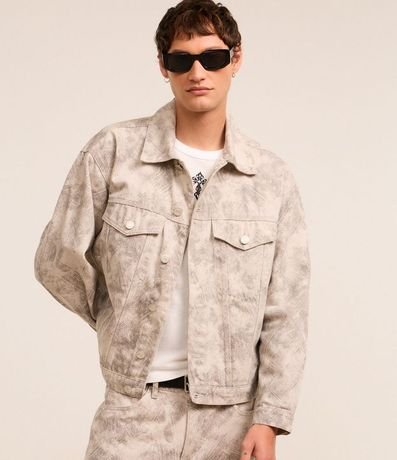 Campera Overboxy en Sarga con Estampa Abstracta