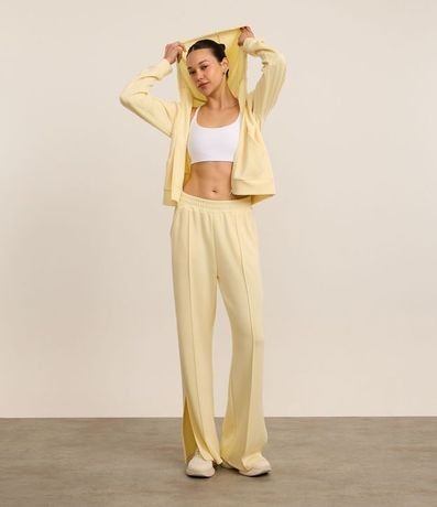 Pantalón Recto Deportiva en Media Malla con Fenda Lateral