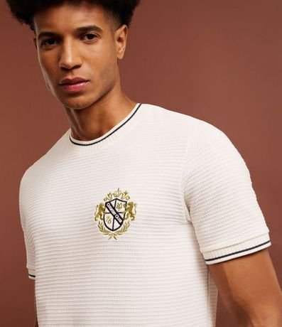 Remera Regular en Algodón con Estampa Localizada y Textura 5