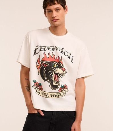 Remera Boxy en Algodón con Estampa Estilo Tatuagem y Lettering