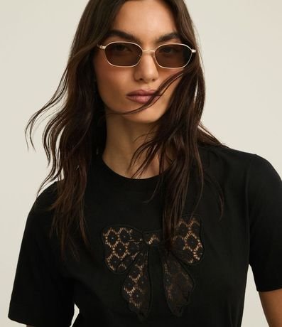 Blusa en Algodón con Lazo Cutout y Flores de Encaje 3