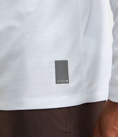 Remera Deportiva en Tecnologia Dry con Estampa Lettering 3