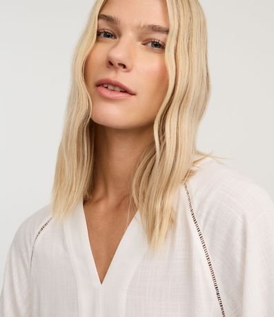 Blusa en Viscosa con Entrelaces y Manga Amplia 3