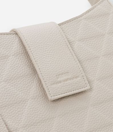 Cartera Baguette Pequeña con Textura en Relieve y Detalle de Colgante 7
