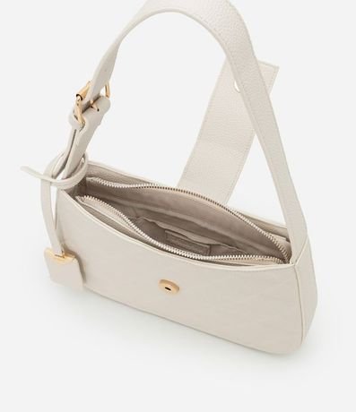 Bolsillo Baguette Pequena con Textura en Relieve y Detalle de Colgante 7