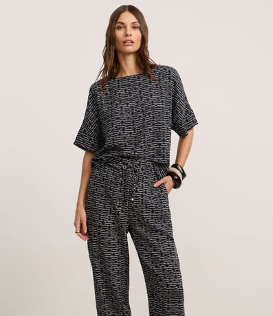 Pantalón Carrot Cintura Alta en Crepé con Estampado Geométrico 2