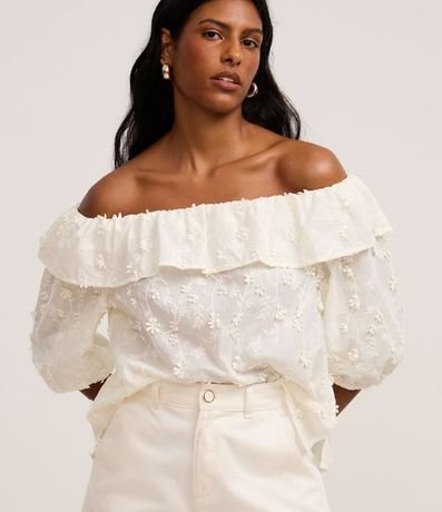 Blusa Hombro a Hombro con Volado y Bordado Floral
