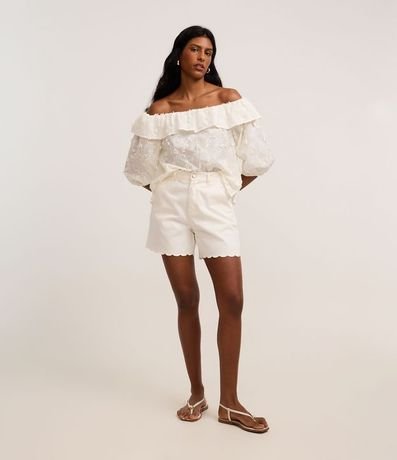 Blusa Hombro a Hombro con Volado y Bordado Floral 2