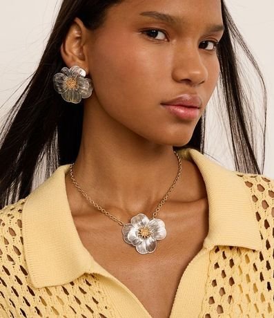 Conjunto de Collar y Caravana Formato de Flor