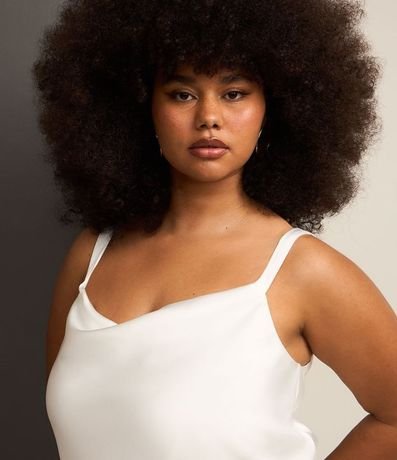 Blusa Satinada con Escote Degagê y Bajo Irregular Curve & Plus Size 3