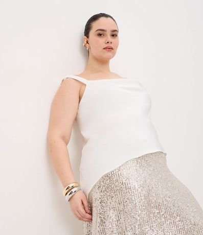 Blusa Satinada con Escote Degagê y Bajo Irregular Curve & Plus Size