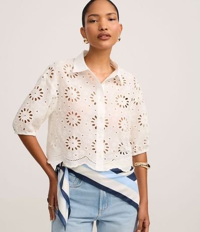 Camisa en Laise con Bordados en los Furos y Bajo Nube