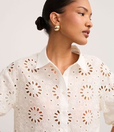 Camisa en Laise con Bordados en los Furos y Bajo Nube 3