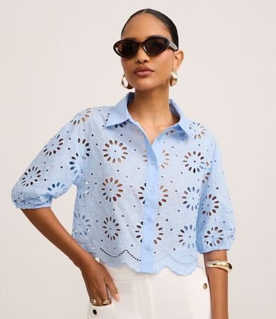 Camisa en Laise con Bordados en los Furos y Bajo Nube