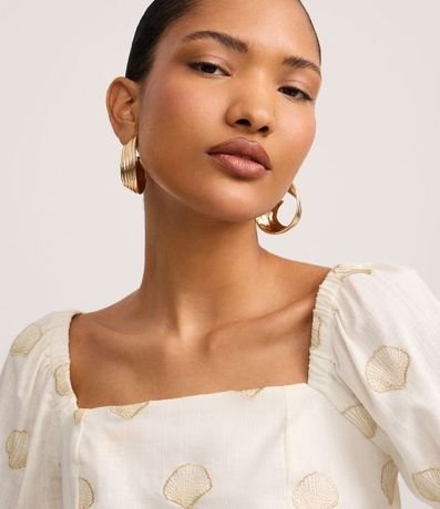 Blusa en Viscolino con Manga Abullonada y Bordado Caracolas 3