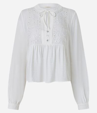 Blusa Bata en Laise con Cuello Padre y Bordado Floral 5