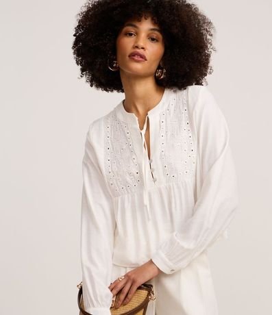 Blusa Bata en Laise con Cuello Padre y Bordado Floral