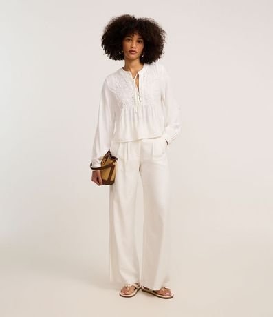 Blusa Bata en Laise con Cuello Padre y Bordado Floral 2