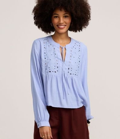 Blusa Bata en Laise con Cuello Padre y Bordado Floral 2