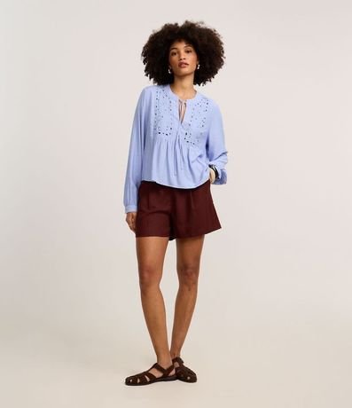 Blusa Bata en Laise con Cuello Padre y Bordado Floral 3