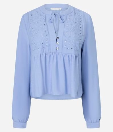 Blusa Bata en Laise con Cuello Padre y Bordado Floral 5