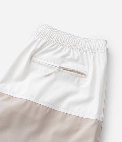 Bermuda en Microfibra con Bolsillo con cremallera y Estampa Bicolor 9